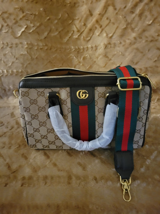 35 Gucci Speedy